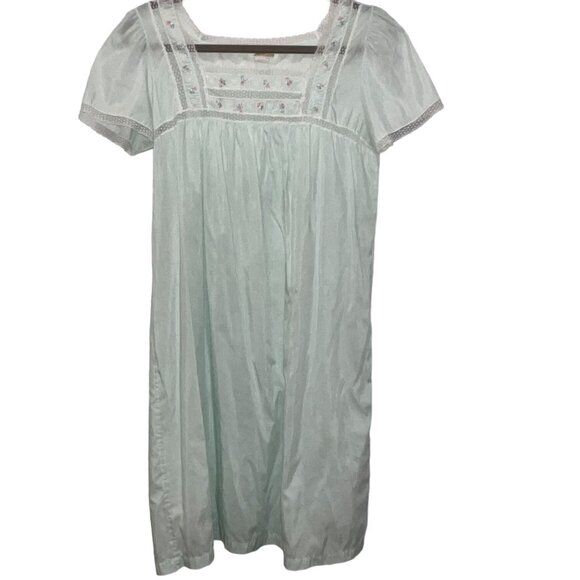 Barbizon Small Light Blue Vintage Nightgown Lace & Smocked Chest - Picture 5 of 9